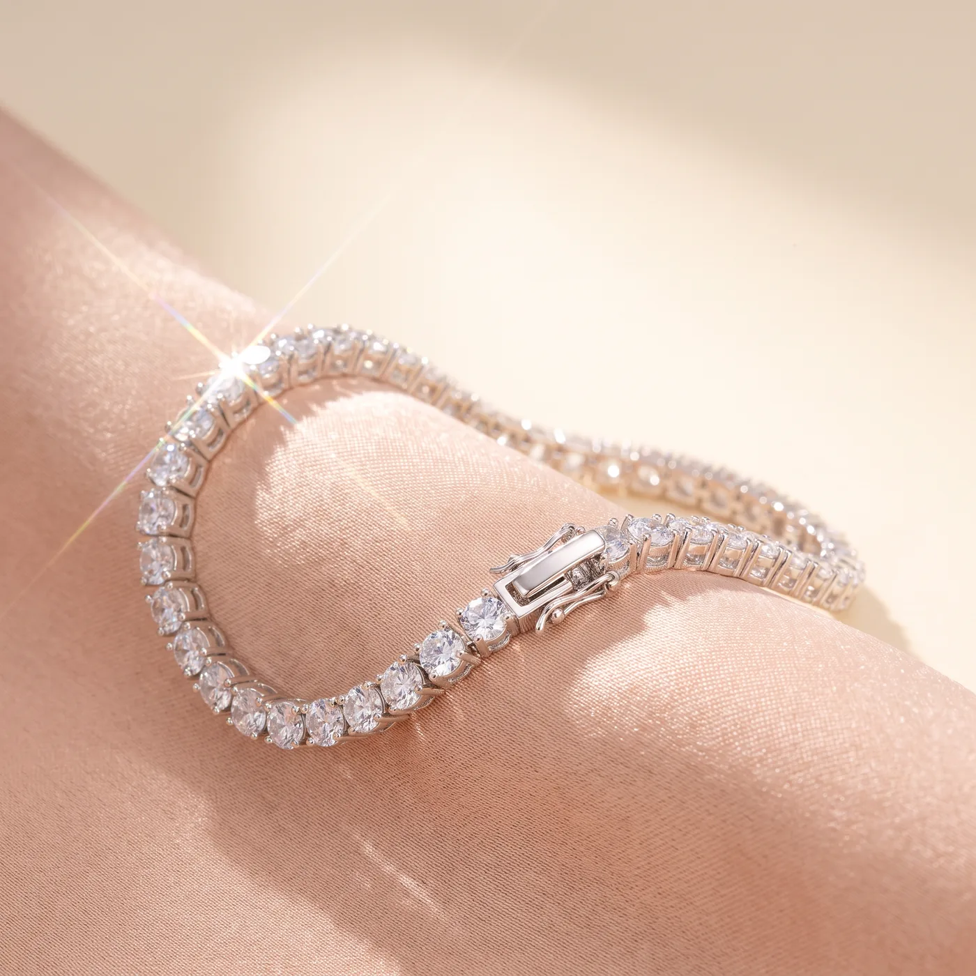Bracelets & fine jewellery — Nitaris marketing photo